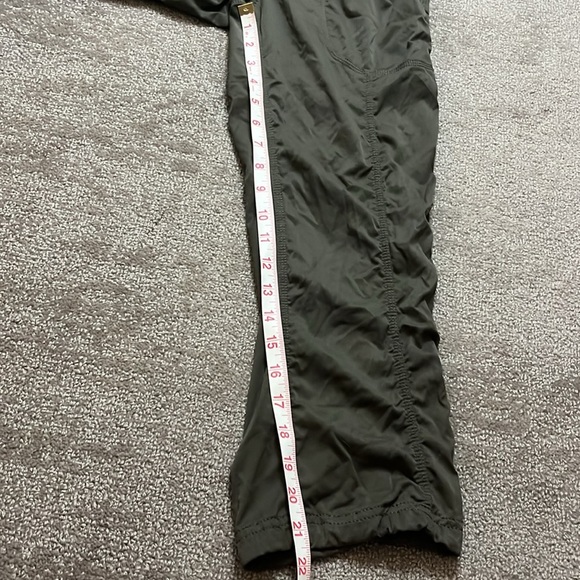 The North Face Women’s Green Athletic Capri Hiking Pants Size S - Picture 4 of 10